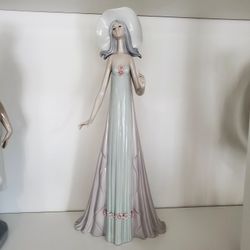 Lladro Woman Figurine 