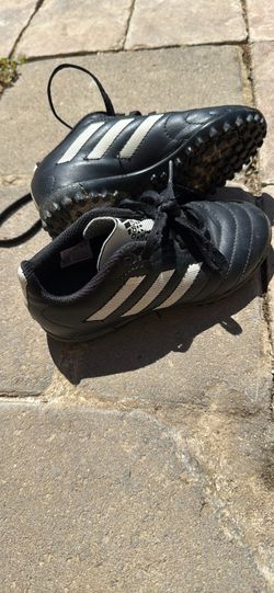 Kids soccer cleats size 11K