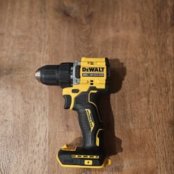 New Dewalt ATOMIC 20V MAX Brushless 1/2 in. Drill/Driver (DCD794B)