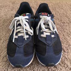 Nike Air Max Pre-Day sneakers, black, midnight navy, and white. Size 9.5