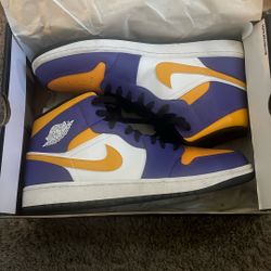 Jordan one mid top Lakers