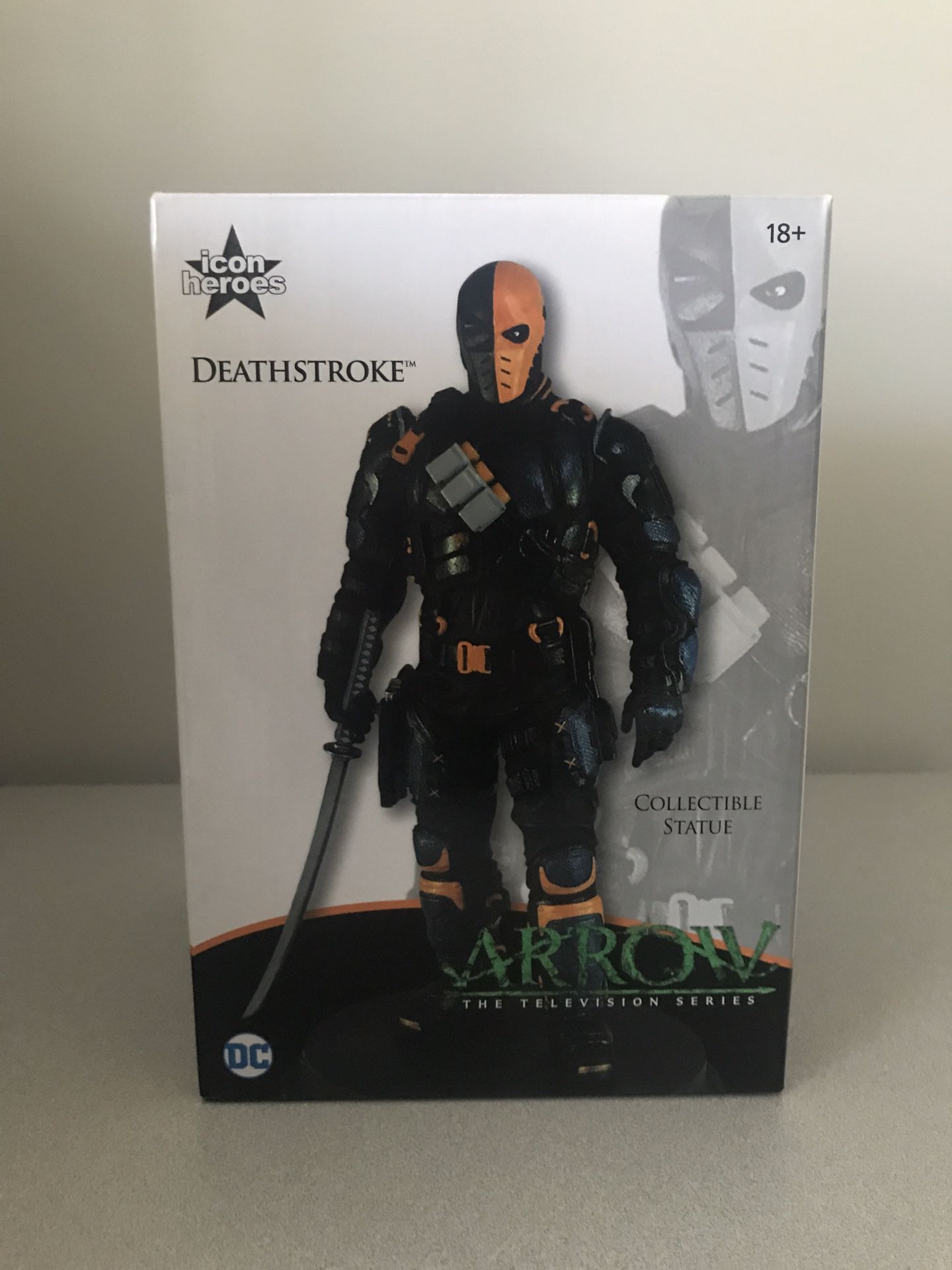 Deathstroke collectible statue