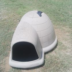 XL Petmate Insulated Dog House