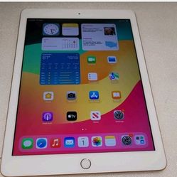 Apple iPad 5th Generation 9.7" A1822 MPGT2LL/A 32GB Wi-Fi in Gold