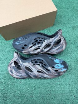 YEEZY FOAM RUNNER MX CINDER SIZE 10