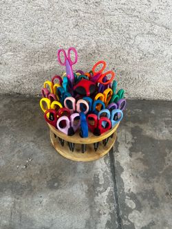 Arts and crafts scissors design cuts