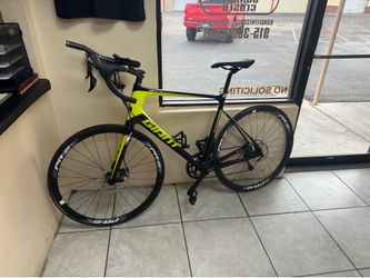 Giant Defy Road Bike