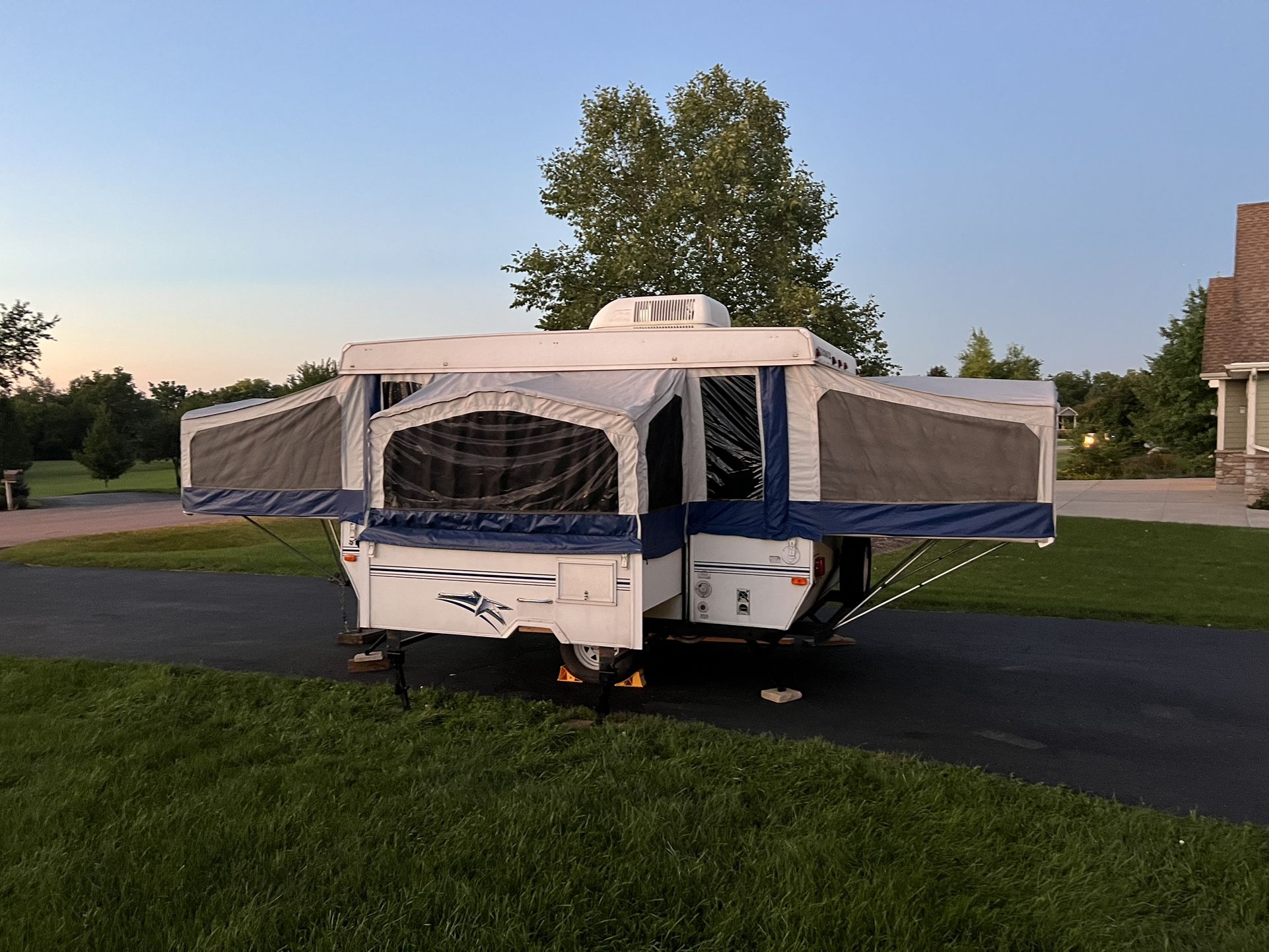 2001 StarCraft SpaceMaster Pop Up Camper / Slide Out
