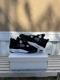 Jordan 4 white thunder