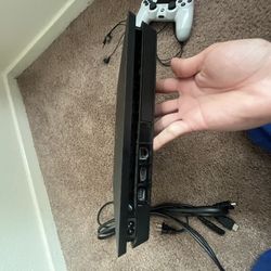 PS4 Slim 