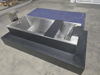Luxury minimalist stainless steel and wood bathtub  designed by Italian brand Axolo.