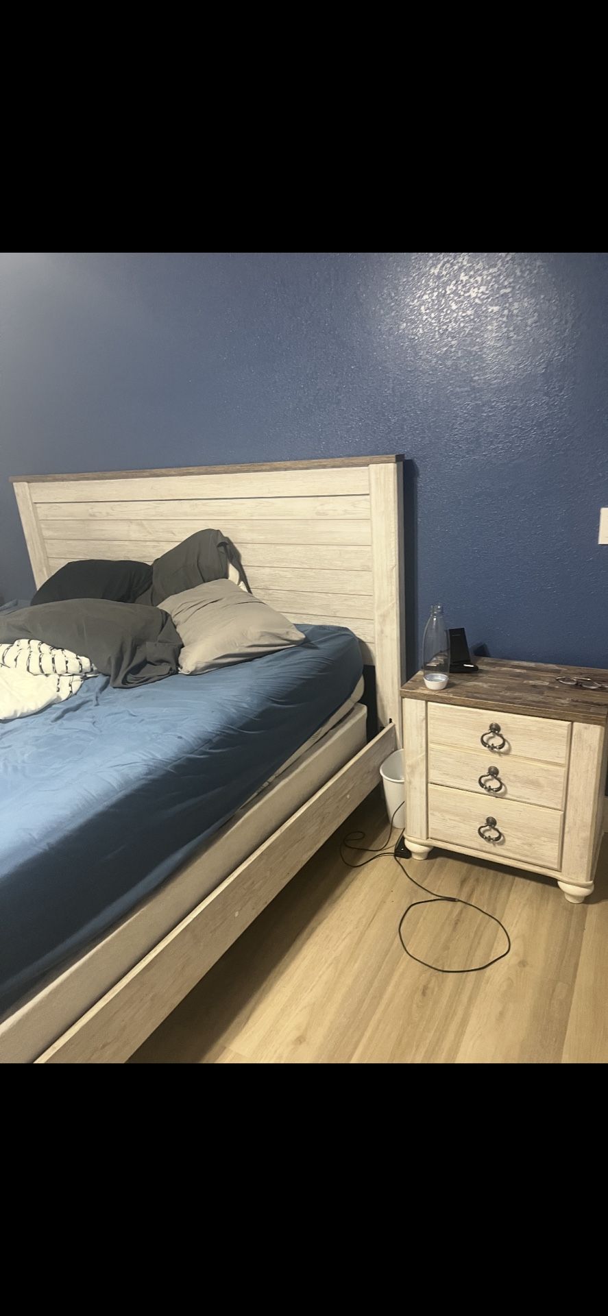 Bedroom Set Must Pickup