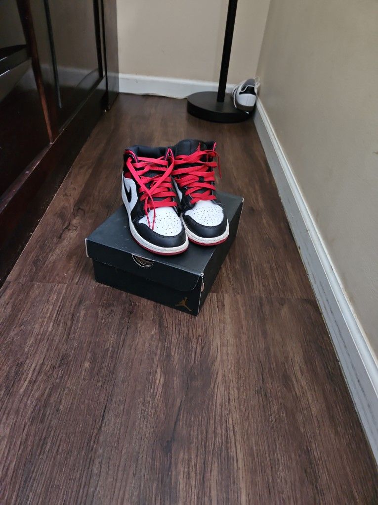 Jorden 1 Retro High Kids Size 4