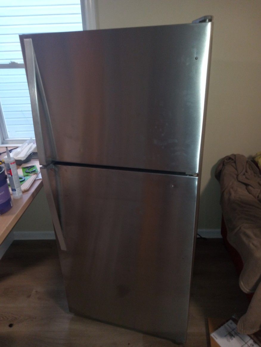 Apartment Size Stainless Steel Refrigerator Is In Excellent Condition Three Minor Dents And A Little Scratch Great Fridge Basically Like New