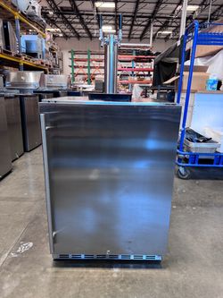 TrueFlame 24'' 6.6 CF Outdoor UL Rated Kegerator - Dual Double Tap