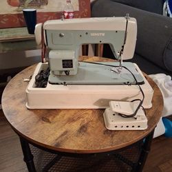 White Brand Ol School Sewing Machine With Foot Pedal & Carrying Case
