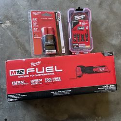 Milwaukee M12 Multitool With CP2.0 Battery And 8pc Blades