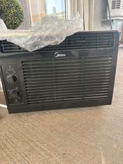 Midea 5,000 BTU 150 sq. ft. Mechanical Window Air Conditioner, Black, MAW05M1WBL, New