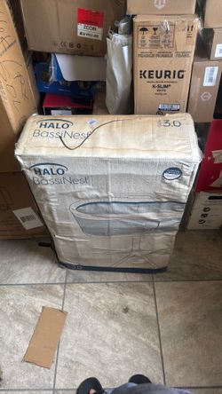 HALO BassiNest Swivel Sleeper 3.0 – Over-Bed Baby Bassinet with 360 Rotation, Adjustable Height, Breathable Mesh, Safe Close Sleeping, Lowering Wall f