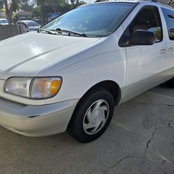 2000 Toyota Sienna