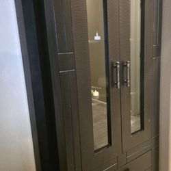 Entertainment center