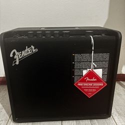 Fender Mustang LT 25 AMP + Instrument Cable