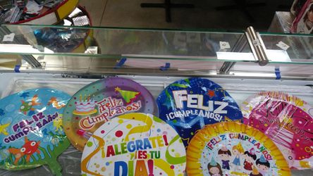 Helium balloons. Happy birthday( in Spanish)