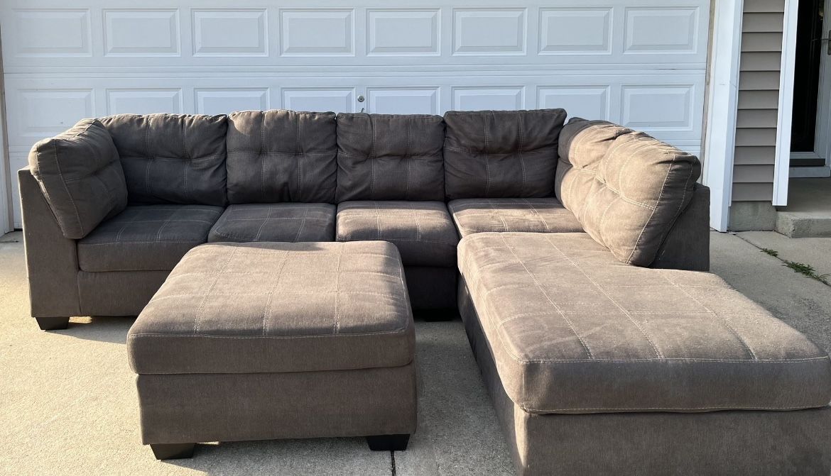 Beautiful Gray Sectional Couch!😍