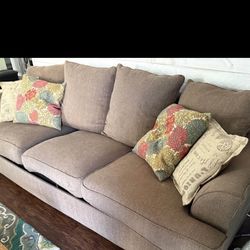 Couch pull out bed