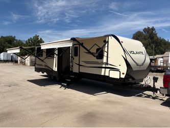 2020 Crossroads Volante 32Ft W/2Slide bunkhouse slps 10 2 bathrooms