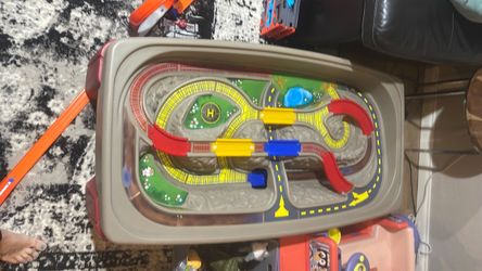 Kids Toy Car and Train Track Play Table
