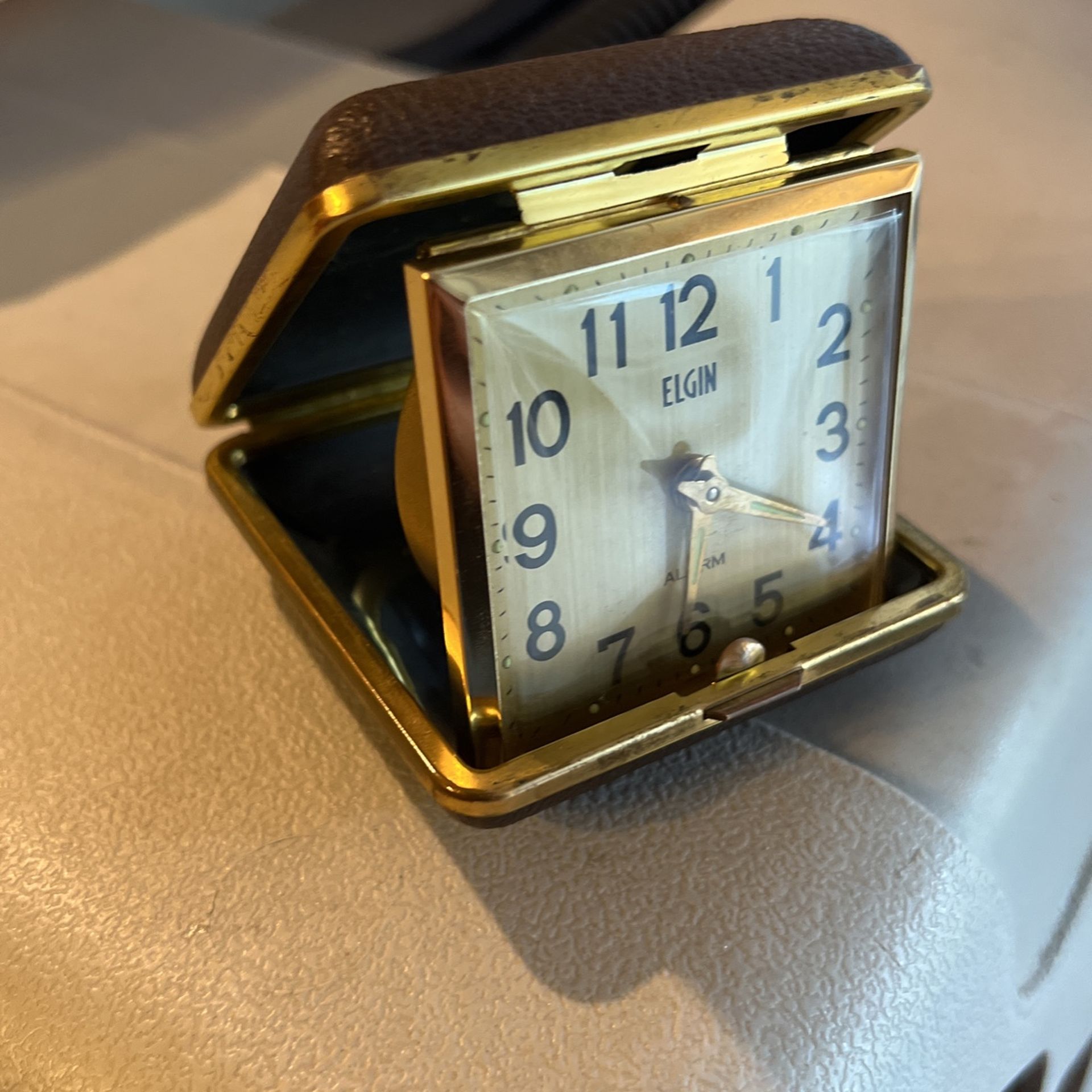 Elgin Wind Up Traveling Vintage Clock With Alarm for Sale in Moreno