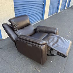 Barcalounger Bryson Leather Power Rocker Recliner with Power Adjustable Headrest