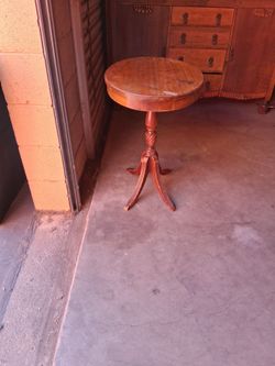 anitgue endtable