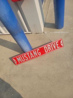 Mustang Drive Metal Street Sign