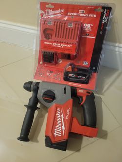 Milwaukee
M18 FUEL 18V Lithium-Ion Brushless Cordless 1 in. SDS-Plus Rotary Hammer with 5.0 Ah Battery