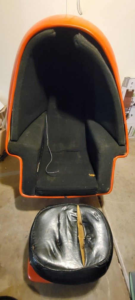 Lee West Original 1970s Mid Century Modern Egg Chair