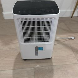 VEAGASO DEHUMIDIFIER (BARELY USED) 