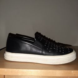NINE WEST! Sneakers. Size 7 1/2 M for casual wear.