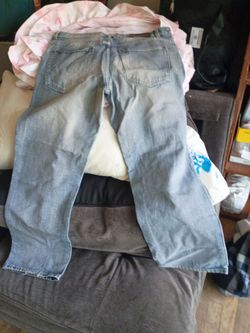 Paints ecko unltd Jean's size 32 asking 12$ and blue lands end dress shirt blue xl like new asking 12$ moving need room God bless 🙏💪