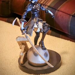 Nier Automata Statue