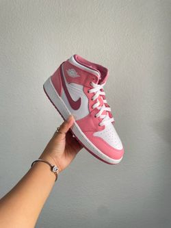 Jordan 1 Mid Pink Valentine