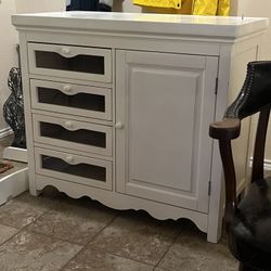 Dresser White.  Can Be A Changing Table 