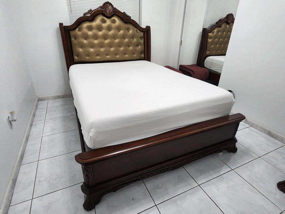 Queen Bed Bedroom Set For Sale