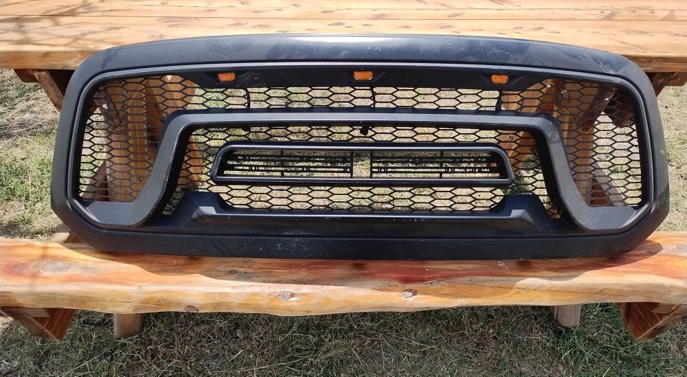 09 Dodge Ram Grill