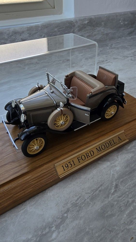 1931 Ford Model A Roadster Model Car (Danbury Mint)