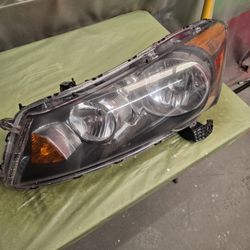 Honda Accord 2008-2012 OEM Front left driver side headlight assembly 