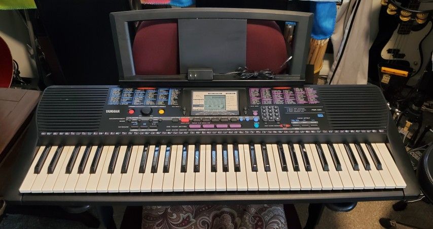 Yamaha PSR-220 - 61 Key Keyboard Arranger from Yamaha belonging to the PSR Series. - REDUCED 