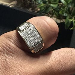 10k Gold Ring With Real Diamonds 