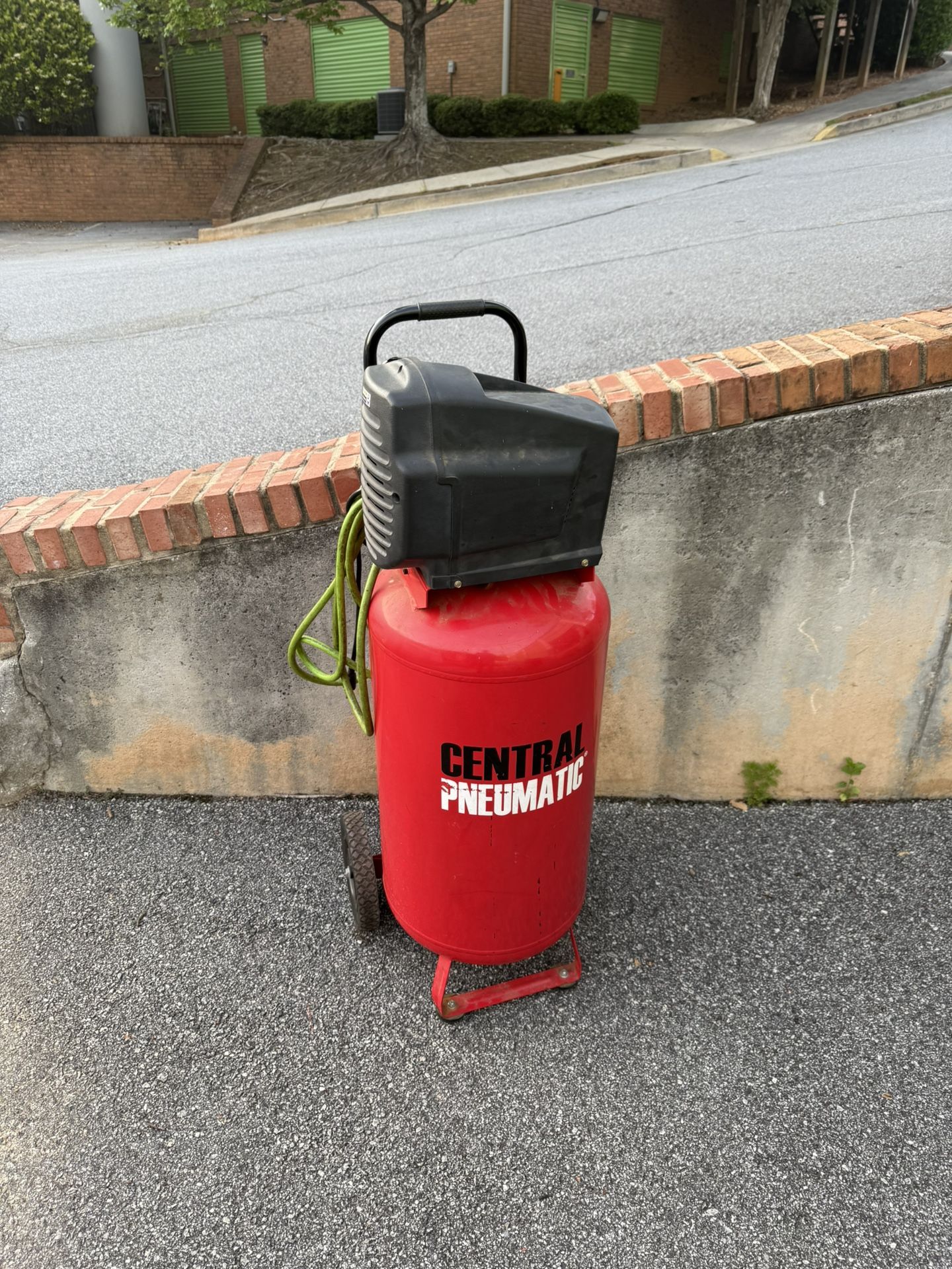 Central Pneumatic 2 Hp 26 Gallons 150 psi Compressor